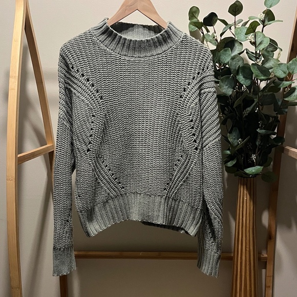 Moon & Madison Light Olive Long Sleeve Sweater - Picture 1 of 4